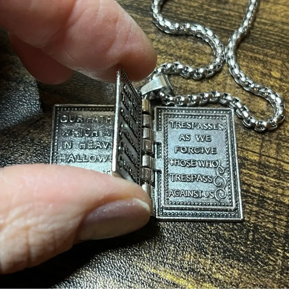 Stylish‎ Foldable Bible Cross Pendant Necklace